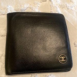 CHANEL AUTHENTIC bifold black leather wallet Nylon lining clean Interlocking CCs